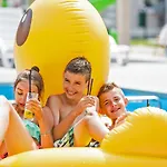 & - Calodniowe Animacje I Podgrzewany Basen W Cenie 3* Pobierowo