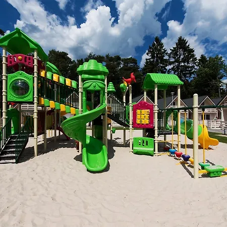 & - Calodniowe Animacje I Podgrzewany Basen W Cenie 3* Pobierowo