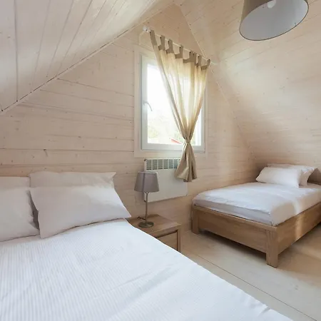 & - Calodniowe Animacje I Podgrzewany Basen W Cenie 3* Pobierowo