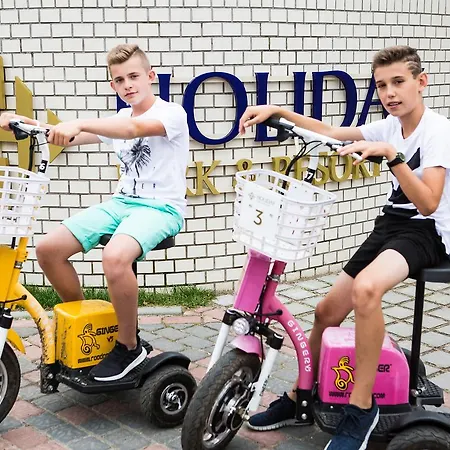 & - Calodniowe Animacje I Podgrzewany Basen W Cenie 3* Pobierowo