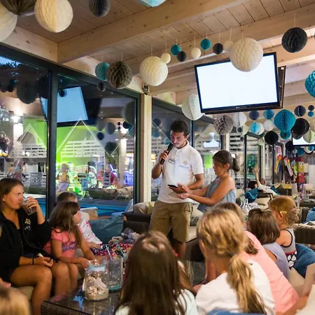 & - Calodniowe Animacje I Podgrzewany Basen W Cenie Feriepark Pobierowo