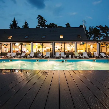 & - Calodniowe Animacje I Podgrzewany Basen W Cenie Feriepark