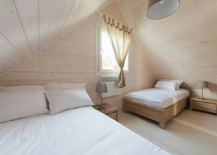 & - Calodniowe Animacje I Podgrzewany Basen W Cenie 3* Pobierowo